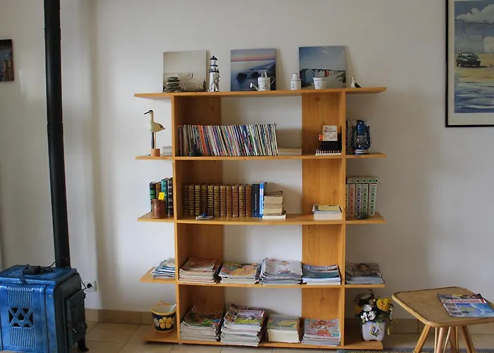 Maison De Aux Volets Bleus