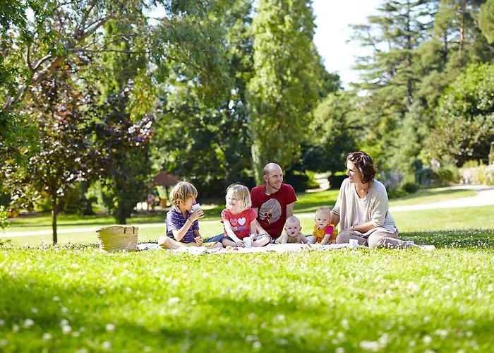 Maison De Aux Volets Bleus Le Fenouiller