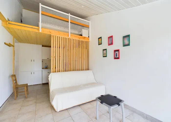 Maison De Aux Volets Bleus Hébergement de vacances Le Fenouiller